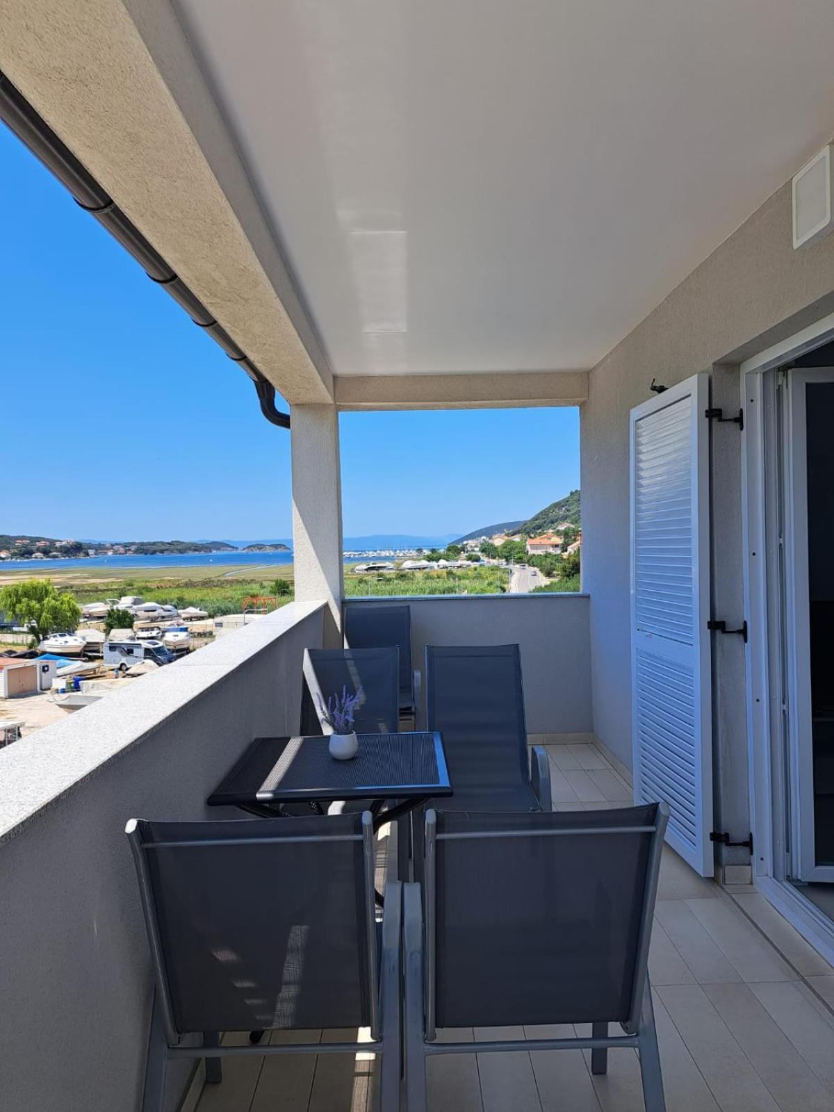 Appartement Navis à Supetarska Draga Extérieur photo